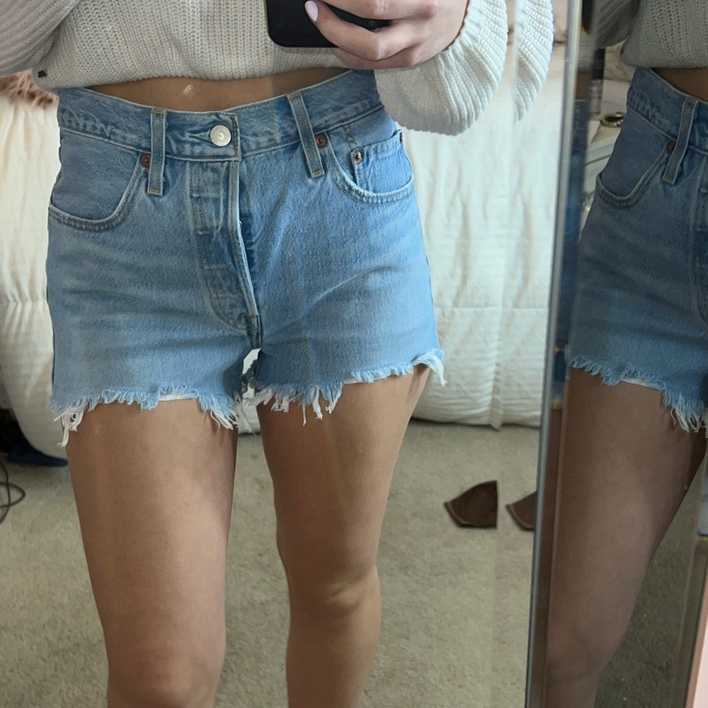 Levi Shorts - Picture 10 of 12